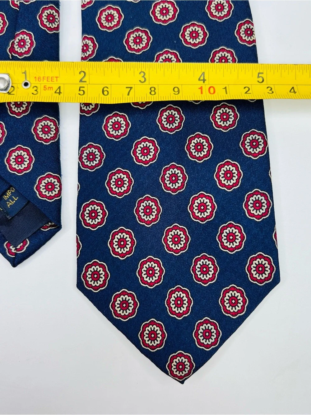 Cable Car Clothiers Navy Blue /Red & White Medallion 100% Silk Men’s Neck Tie